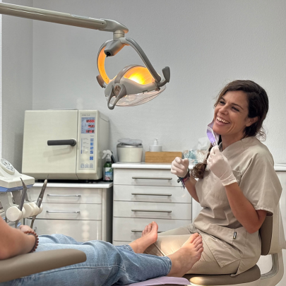 foto podóloga en consulta